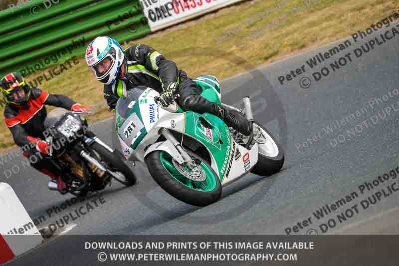 Vintage motorcycle club;eventdigitalimages;mallory park;mallory park trackday photographs;no limits trackdays;peter wileman photography;trackday digital images;trackday photos;vmcc festival 1000 bikes photographs